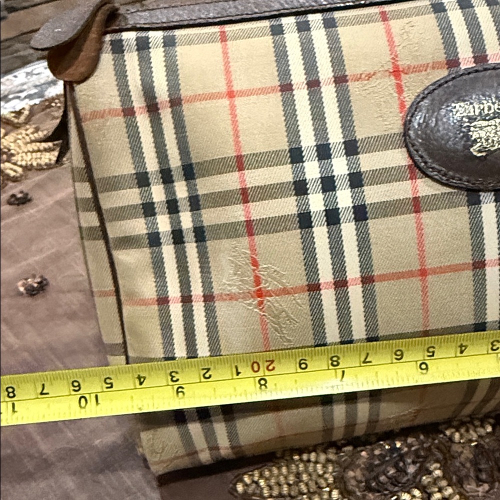 Burberry’s  big pouch Tan and Red Plaid Pouch - Picture 9 of 14